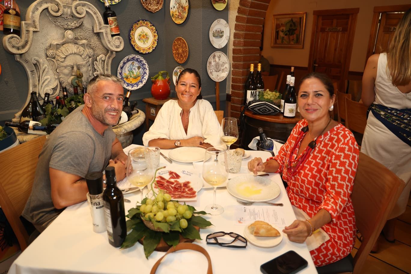 Monforte del Cid celebra en el Restaurante Ramón una cita de Menjars de la Terra con sabor clásico