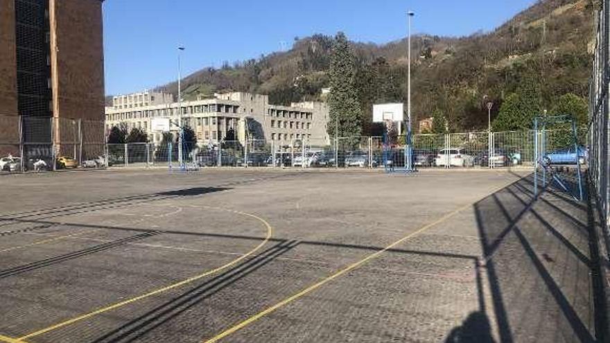 La cancha de la plaza de la Autonomía, en Vega de Arriba.