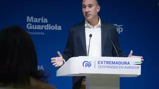 El PP exige al PSOE "presentar títulos o dimisiones" por la polémica de los currículums