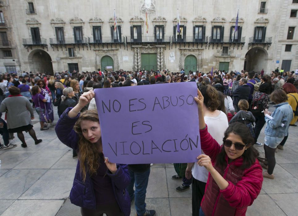 Manifestación en Alicante contra la sentencia a "La Manada"