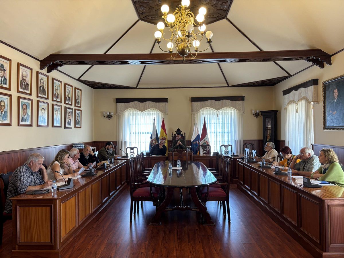 Meeting between the mayor of Icod and the Drago Technical Committee.
