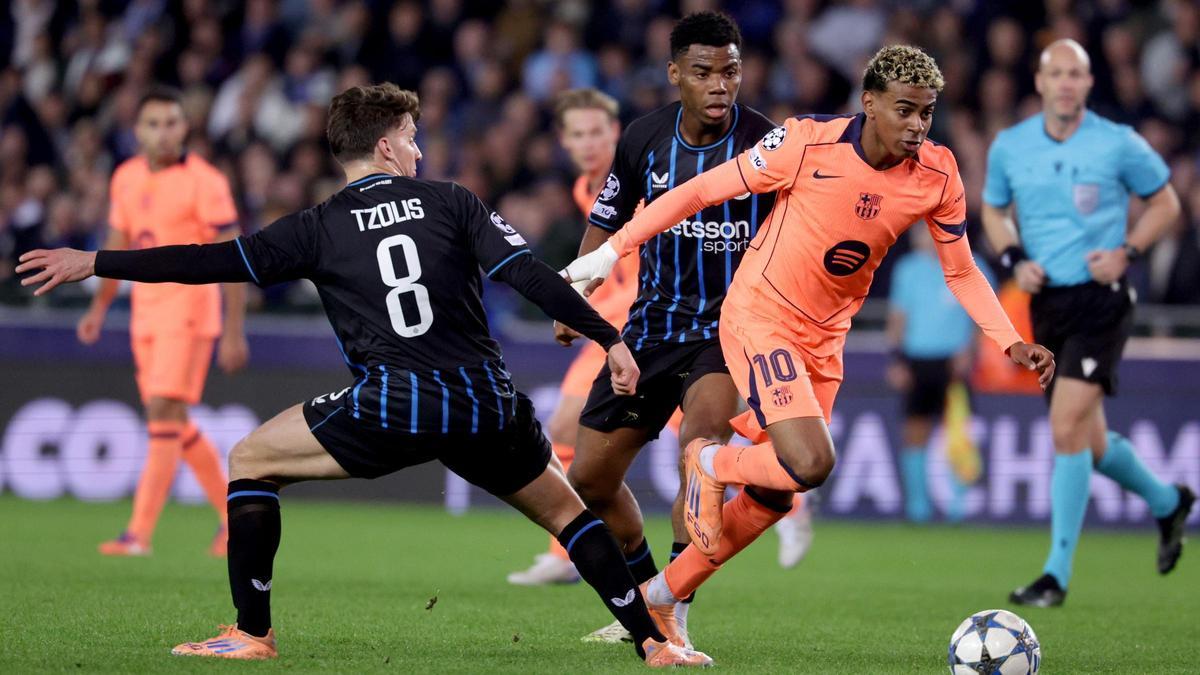 Lamine Yamal durante el partido de la cuarta jornada de la UEFA Champions League que han jugado Club Brugge KV y FC Barcelona, en Brujas.