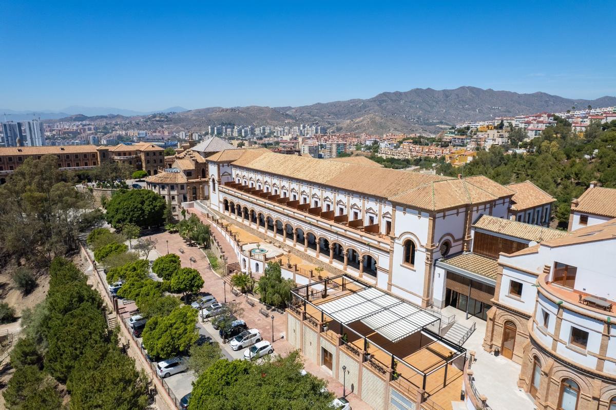 Vista de la Casa Diocesana de Málaga. Al fondo, el Seminario.