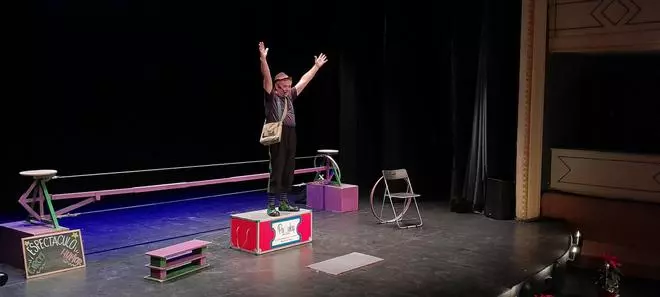"Pumuky" combina circo y humor en el teatro Fundos-Latorre de Toro