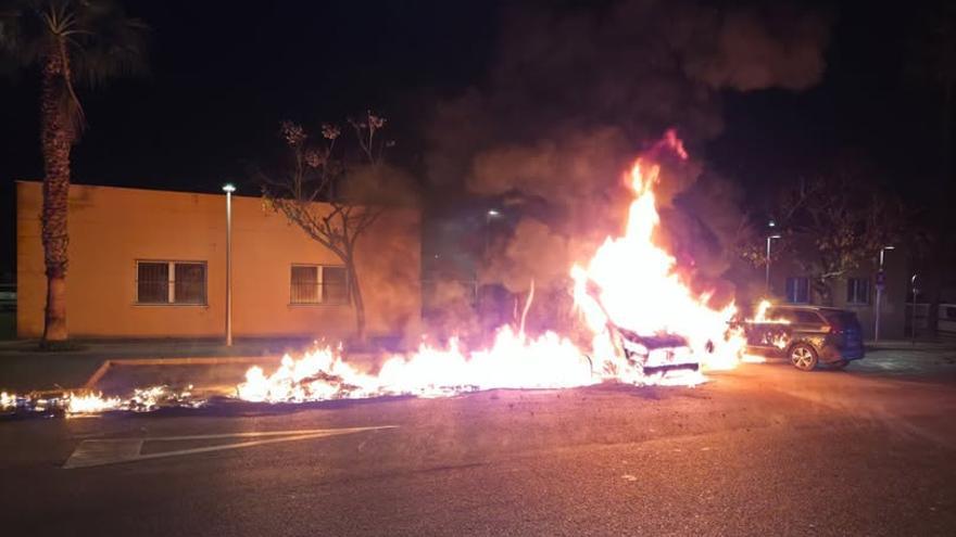 Incendio de contenedores en la Vileta