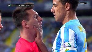 El encontronazo entre Leo Messi y Weligton que ha retratado una artista brasileña en honor al ex del Málaga.