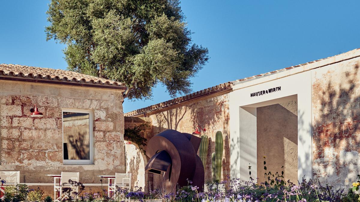 ‘Elogio del vacío VI’ (2000) by Eduardo Chillida on Hauser &amp; Wirth Menorca, Courtesy of the Estate of Eduardo Chillida and Hauser &amp; Wirth