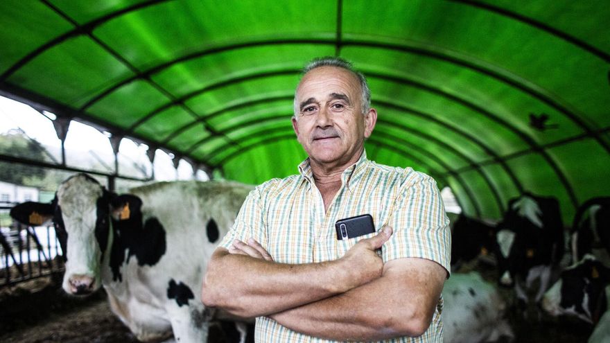 José Emilio García, presidente de la Cooperativa Asturiana de Control Lechero (Ascol): &quot;Una vaca que esté bien cuidada produce hasta un par de litros más&quot;