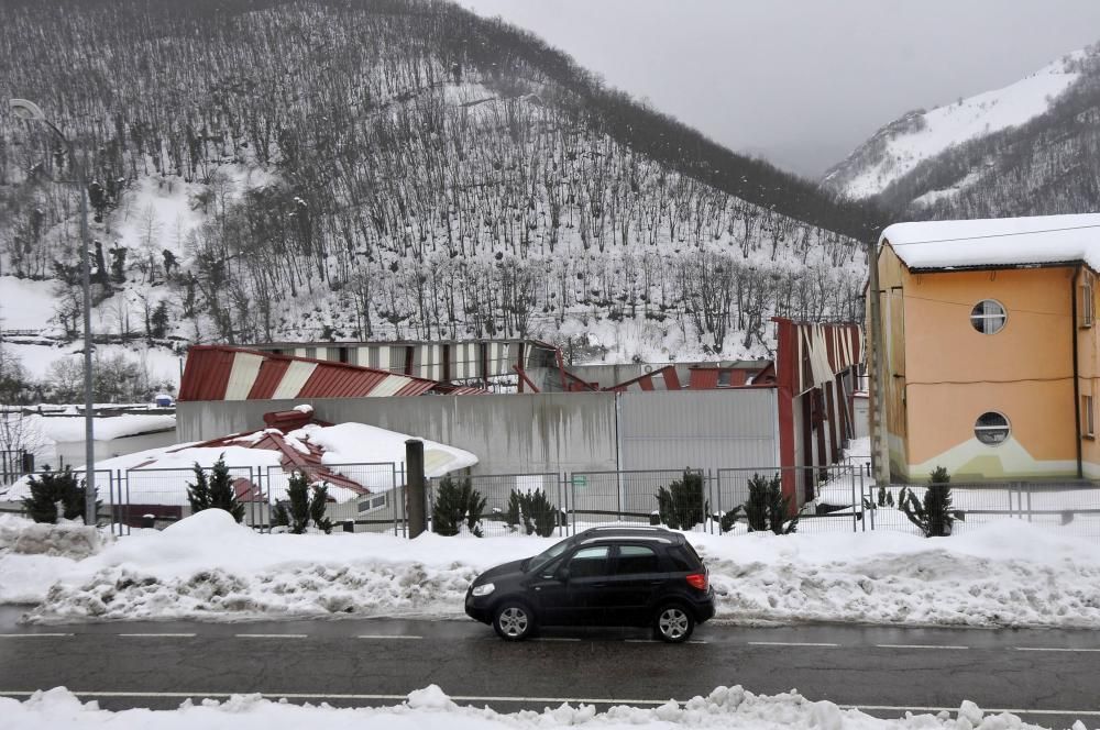 La nieve abunda en Felechosa