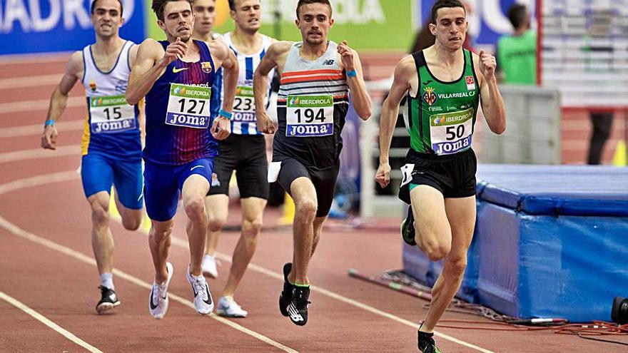 Una imagen de una de las carreras de 1.500, ayer. | JOAN ESTRUCH