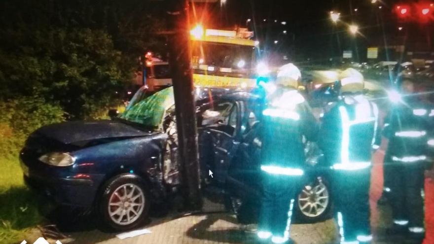 Un hombre, herido leve en un aparatoso accidente de tráfico en Avilés