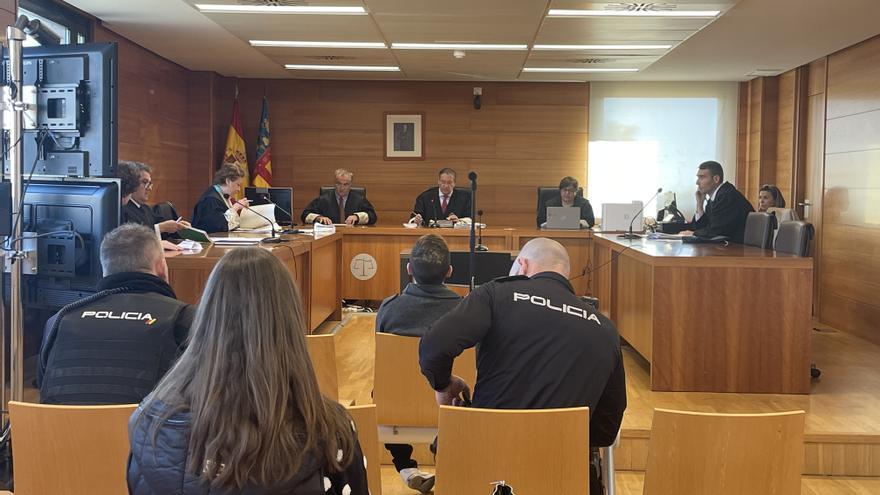 La víctima de una paliza en Castelló: «Me patearon la cabeza, perdí dos dientes y desperté en el hospital»