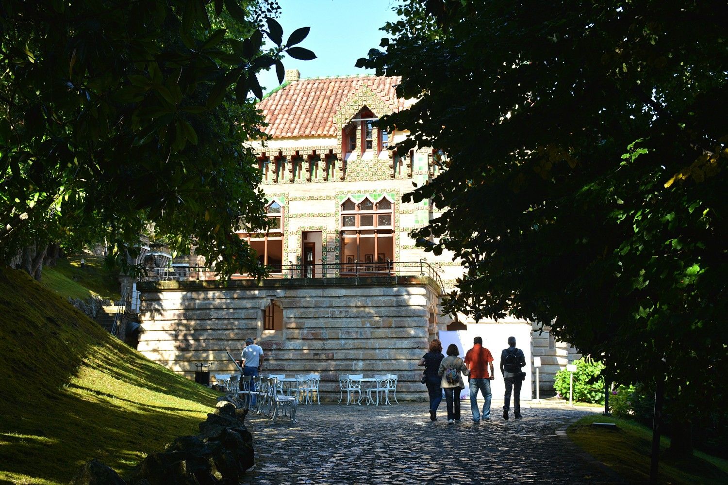 El pueblo cántabro que esconde un castillo que parece sacado de un cuento.