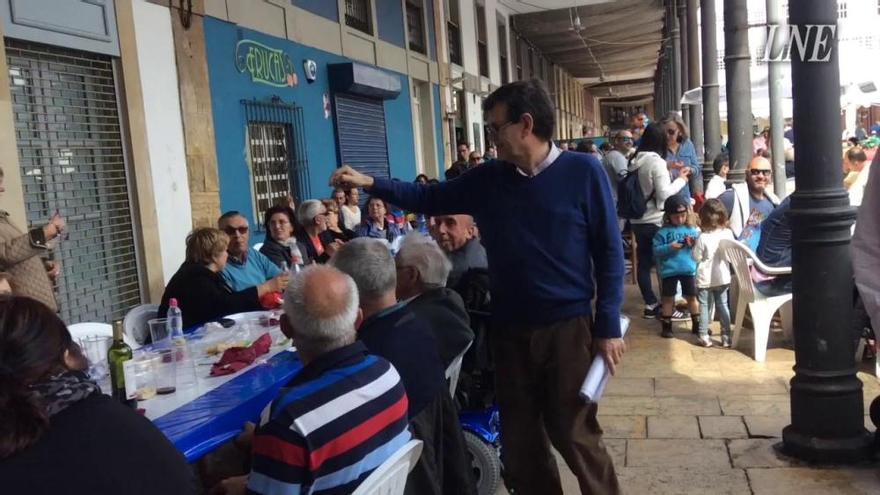 Avilés bate el récord Guinness con la Comida en la Calle: 11.836 comensales