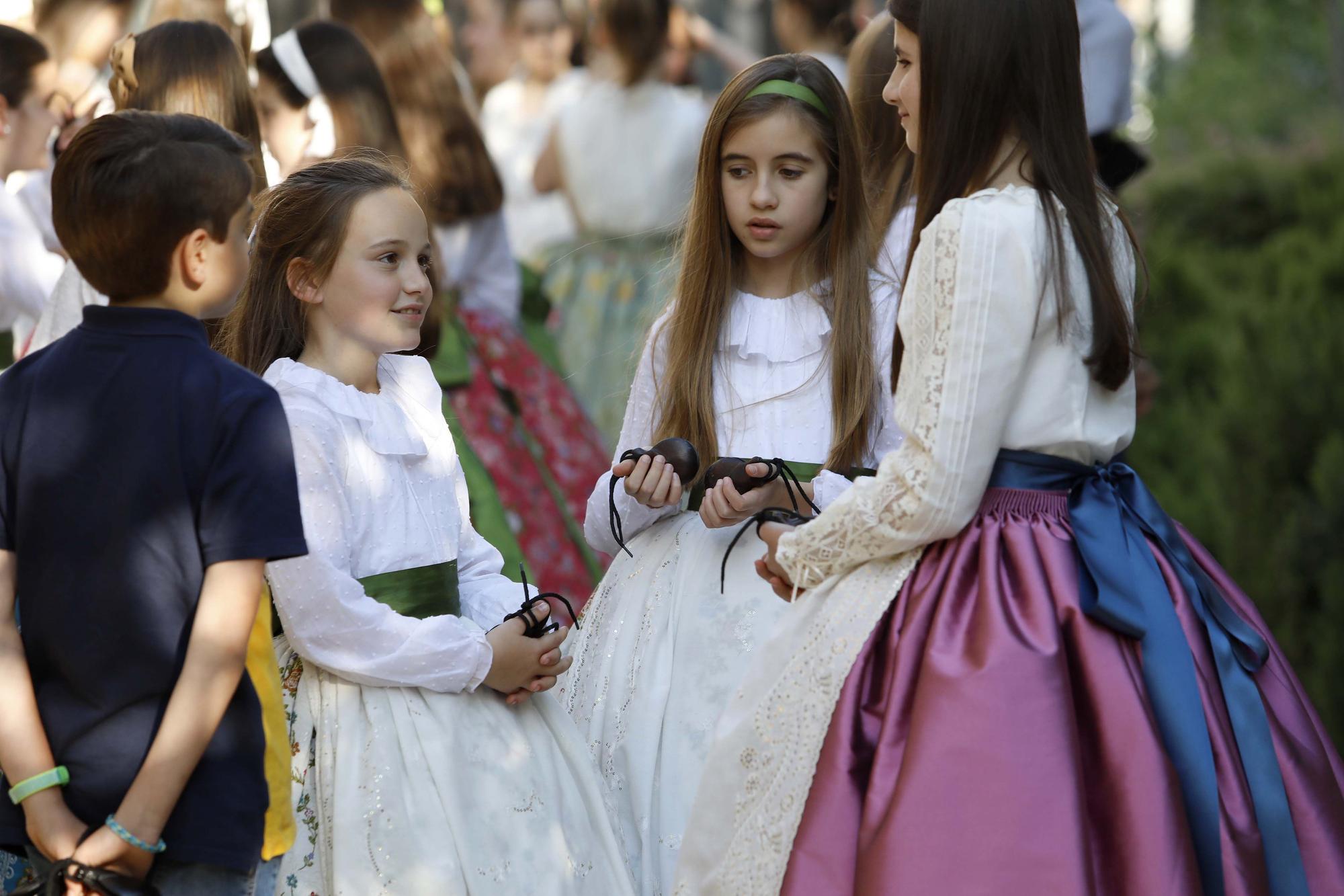 Las falleras infantiles de 2020-2021 y 2022 ensayan la "Dansà"