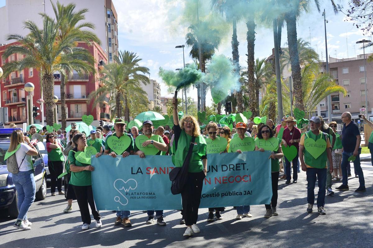 Acto de protesta de la Plataforma por la Reversión del Hospital del Vinalopó en imagen de archivo