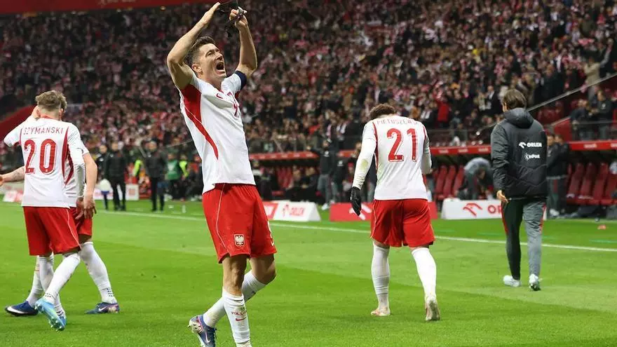 Lewandowski marca un gol trascendental con Polonia