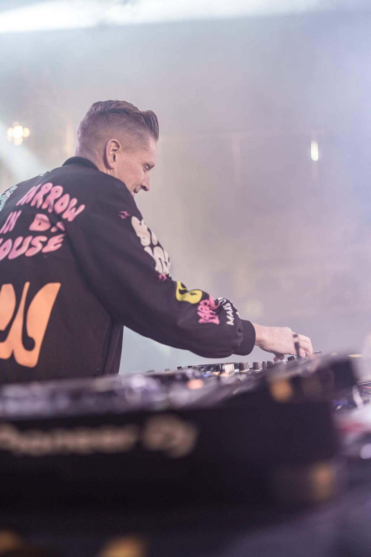 Miles de personas llenaron la plaza de España.