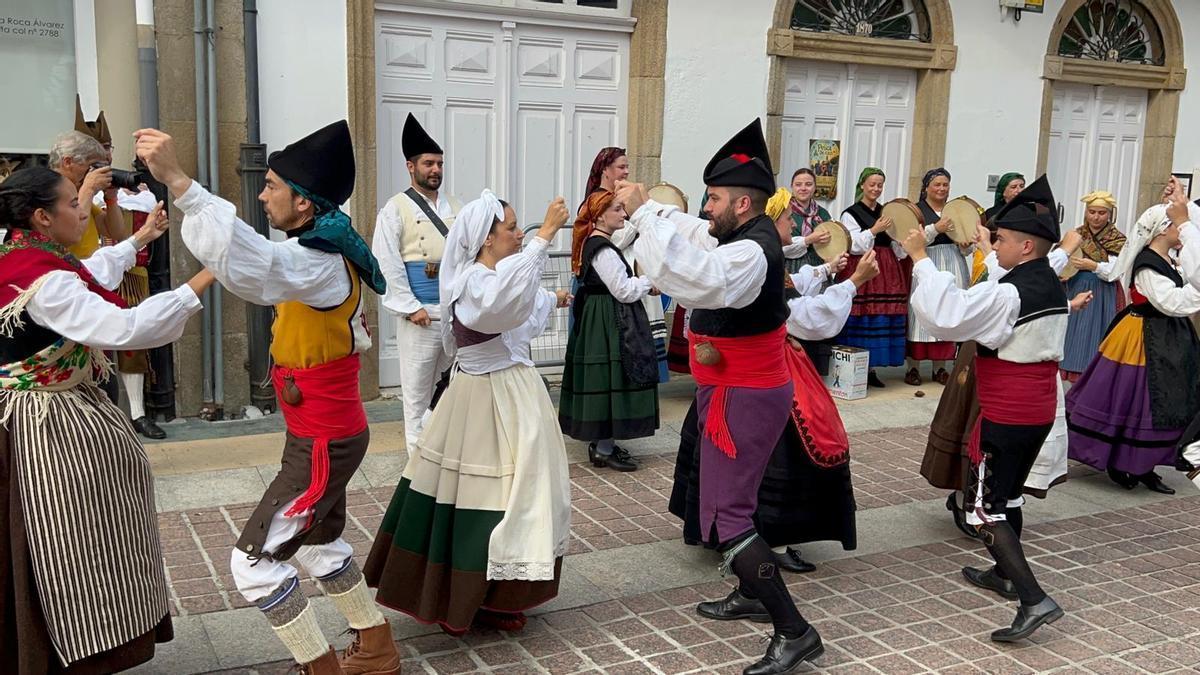 Éxito del Grupu Etnográficu L'Oriente-Llacín en el Festival de Ortigueira