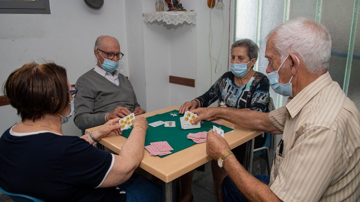 Las partidas suponen un soplo de aire fresco a la actividad de las asociaciones de jubilados de Castelló