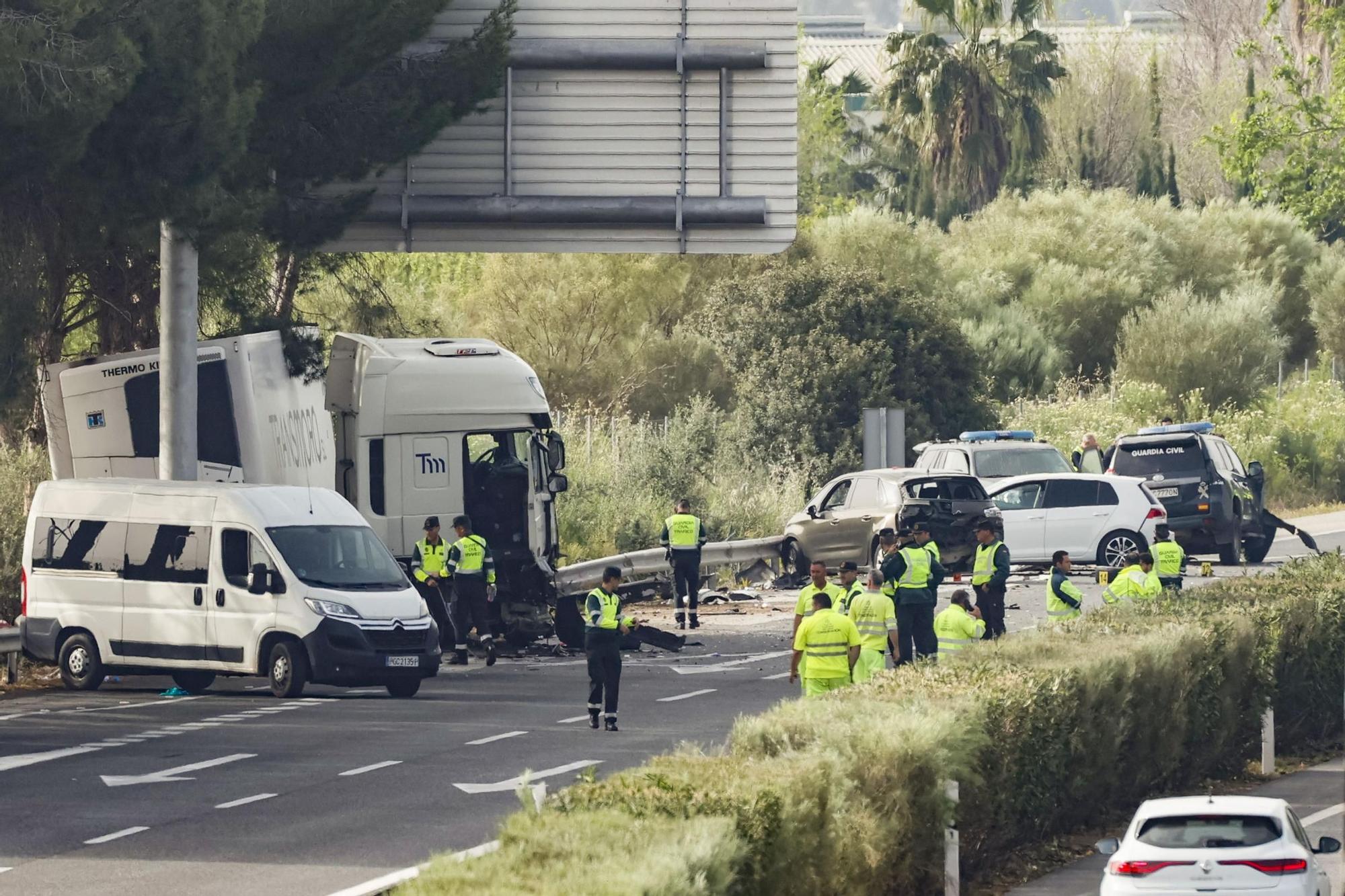 Accidente Sevilla: Las imágenes del accidente con seis muertos en Los Palacios