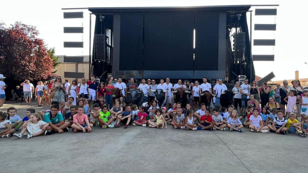 Participantes en los carretones infantiles. | E. P.