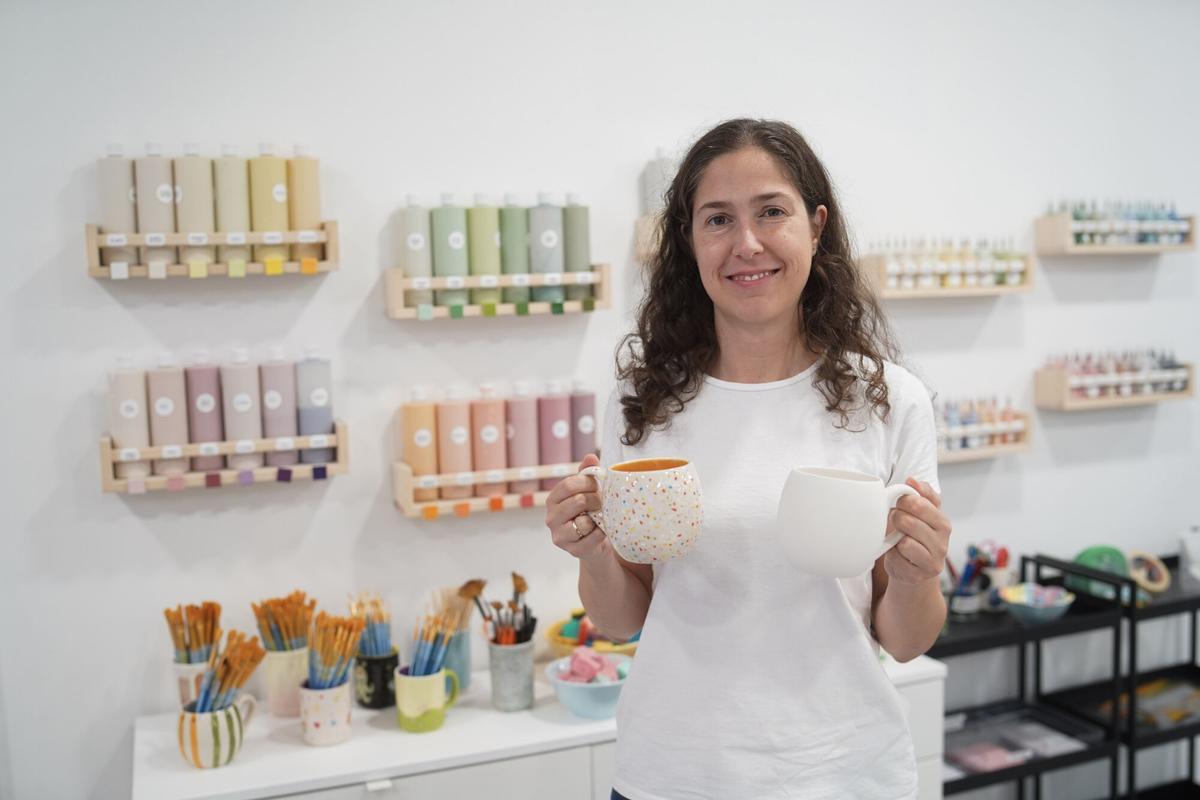 MARIA SOBRAL EN SU TALLER DE CERAMICA EN CORUÑA