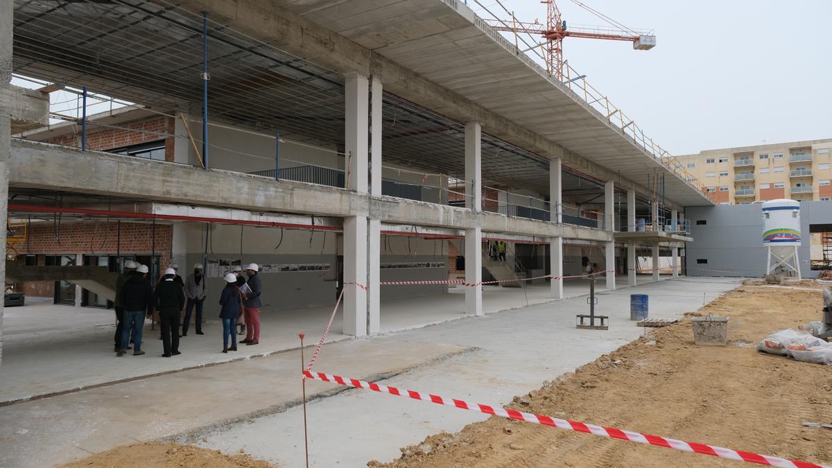 Nuevo colegio de Cerro Gordo, aún en obras, en una imagen de finales de marzo.