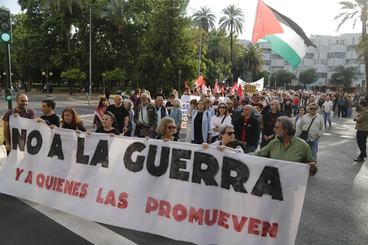 Una manifestación dice ‘No a la guerra’ en las calles de Córdoba