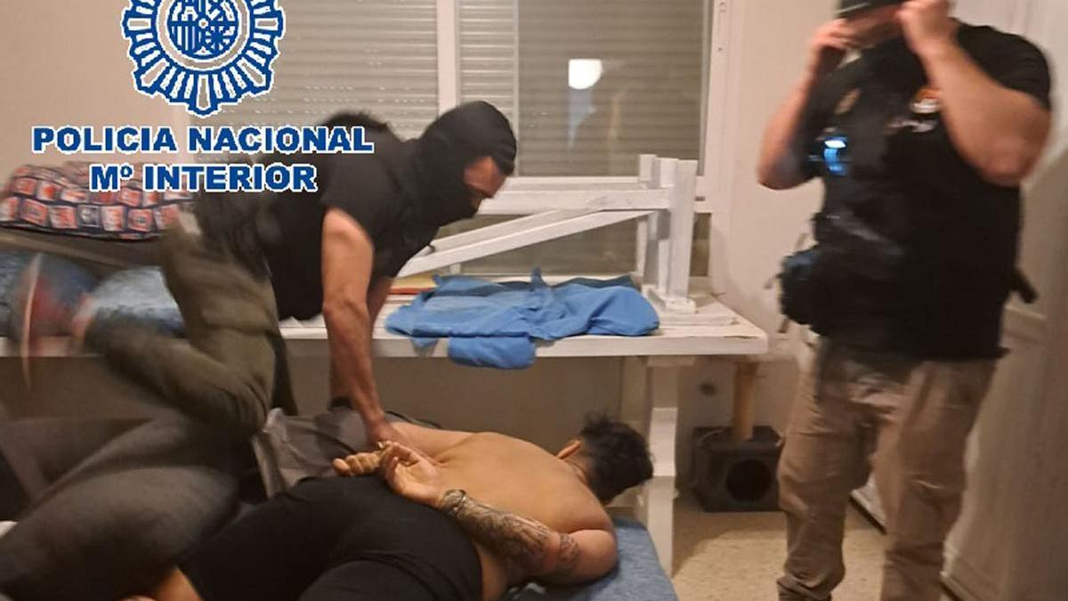 La Policía Nacional detiene al responsable de un atraco a un estanco en Málaga.