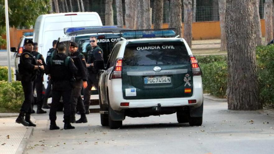 Agents de la Guàrdia Civil en un càmping de l&#039;Escala al novembre