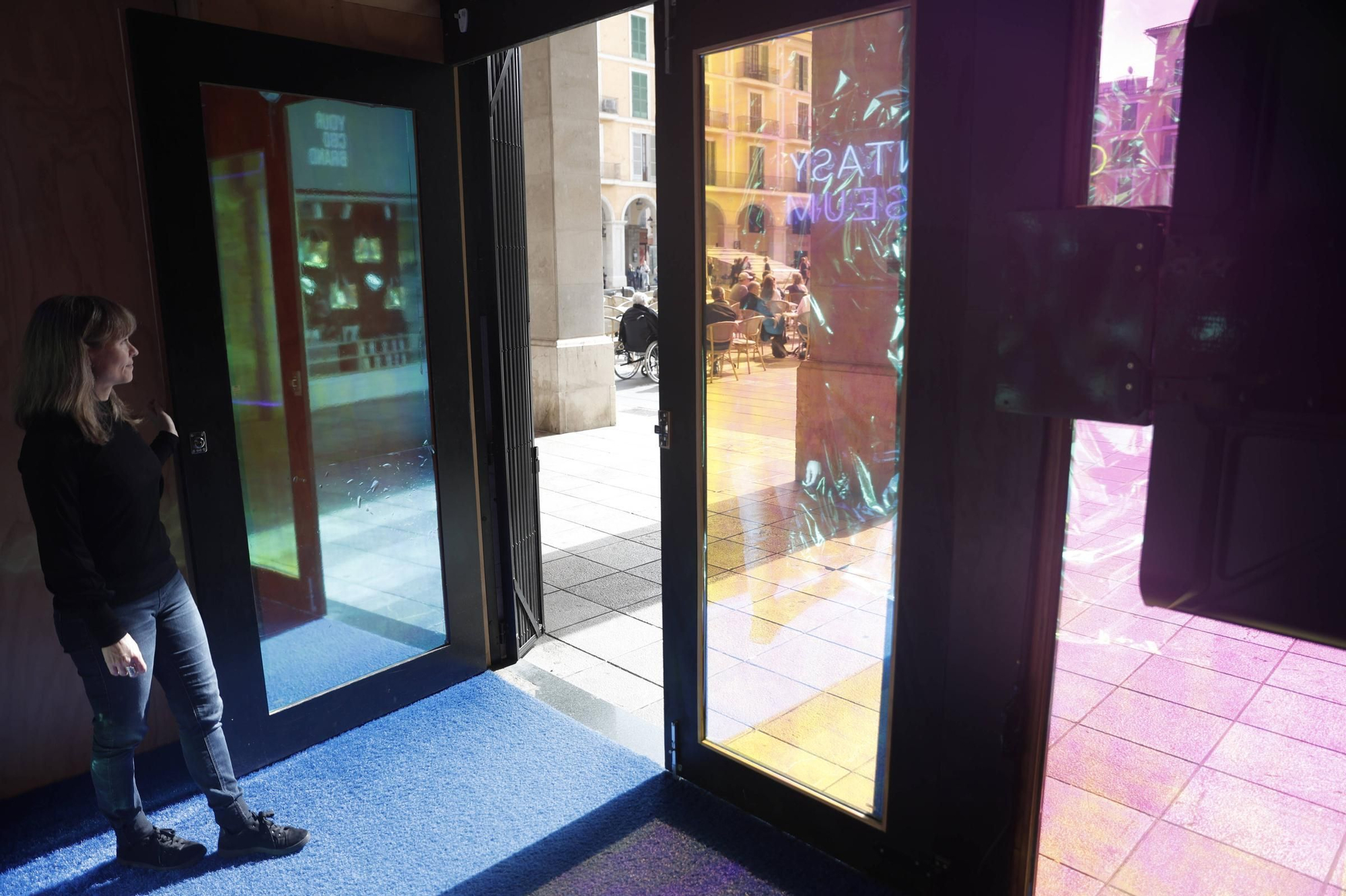 Vecinos y comerciantes ven con recelo la reforma de la plaza Major