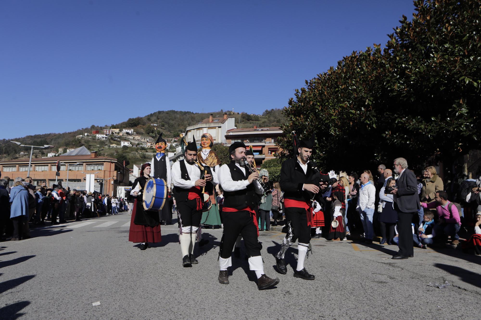 EN IMÁGENES: La localidad allerana de Moreda celebra San Martín, la fiesta de los Humanitarios