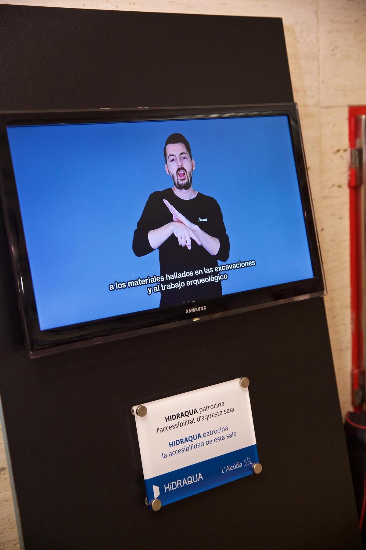 Las pantallas con videos subtitulados mejoran la comprensión de los contenidos