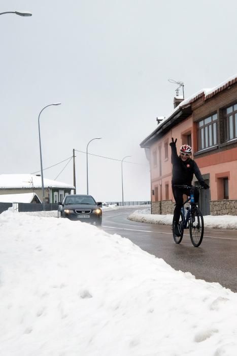 Gran nevada en Pajares el sábado por el temporal de nieve.