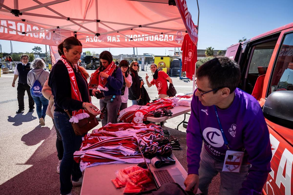 EN IMÁGENES | La Marea Roja calienta motores en Tarragona antes de las semifinales