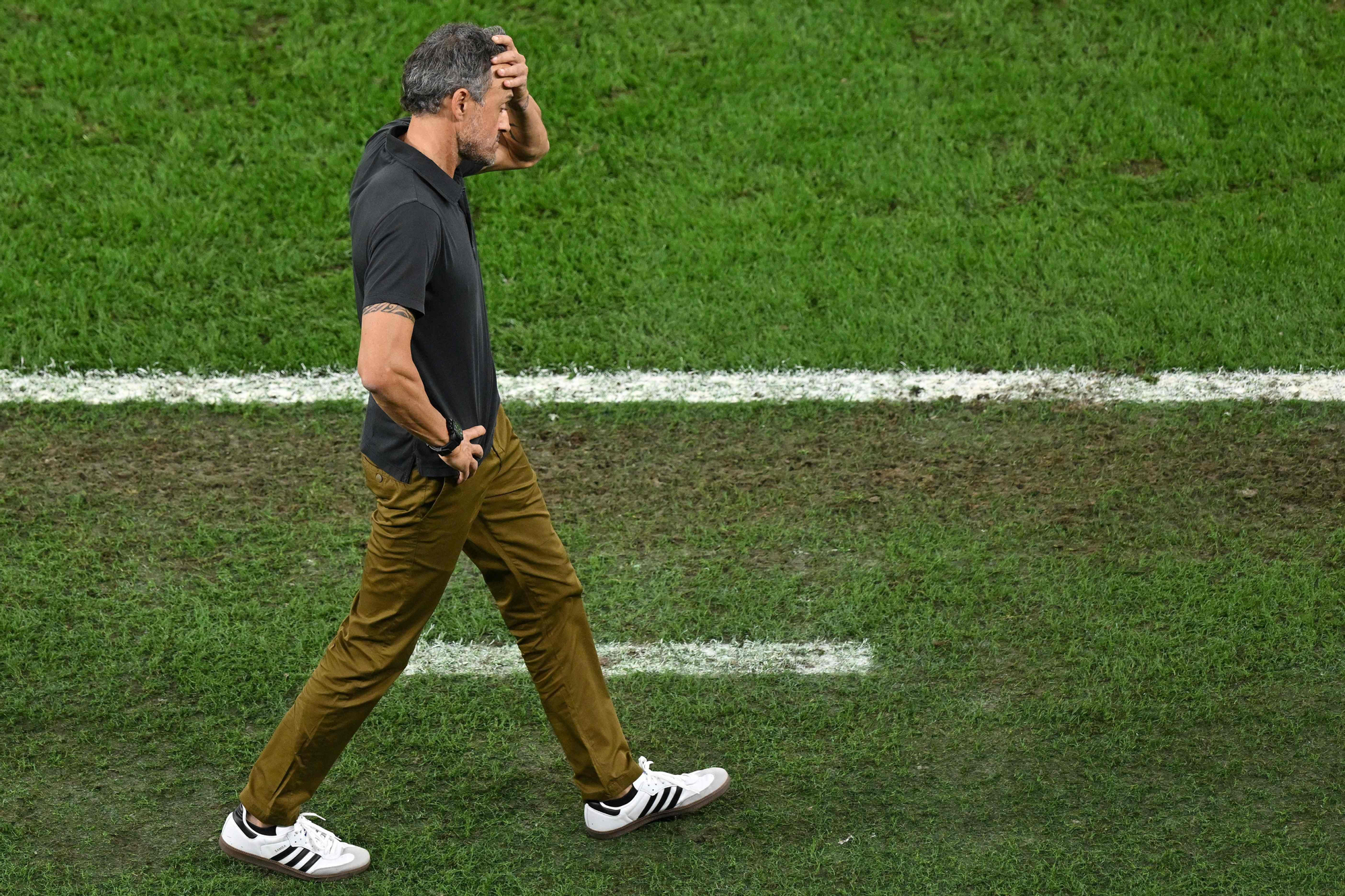 Luis Enrique se lamenta de una ocasión fallada durante el partido contra Maruecos.