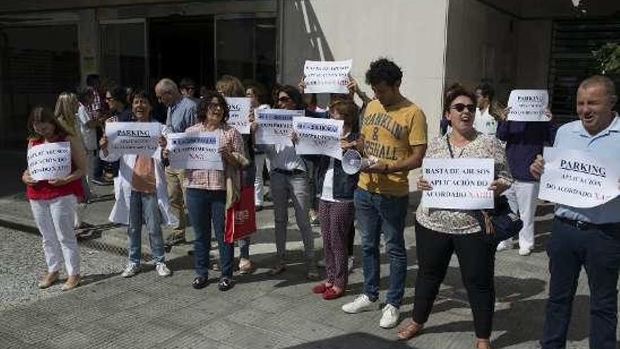 Movilización ante el centro. // Brais Lorenzo