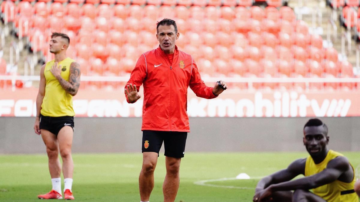 Luis García durante un entrenamiento en Son Moix.