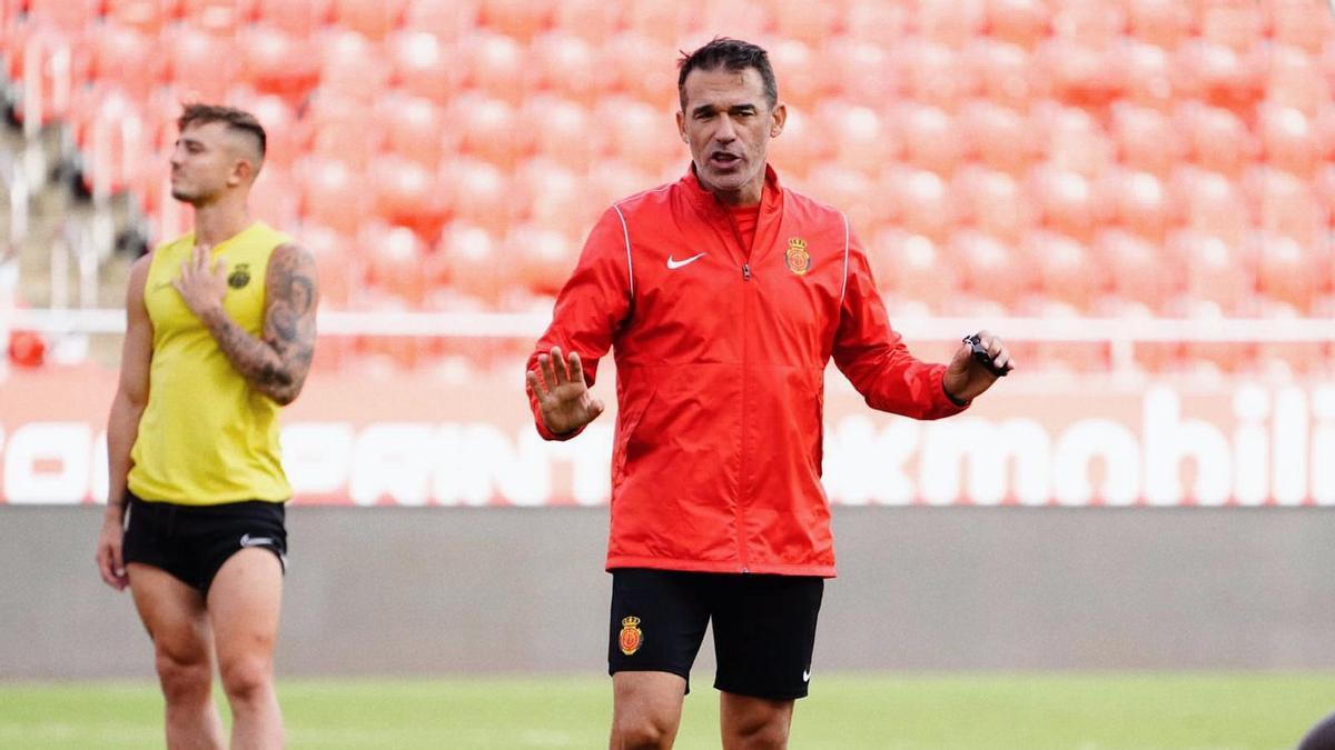 Luis García durante un entrenamiento en Son Moix.