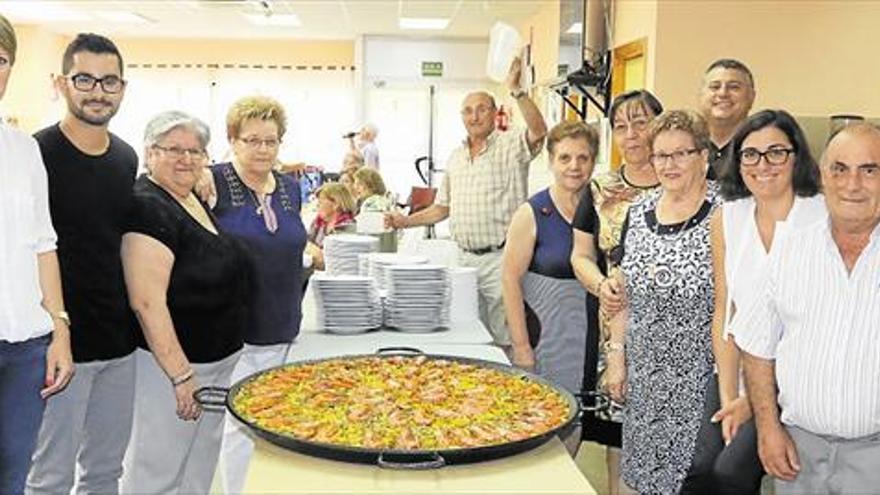 LOS JUBILADOS DE L’ALCORA AGASAJAN A SUS VOLUNTARIOS