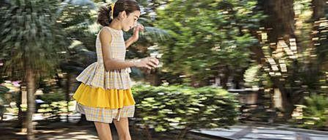 MACARENA PELÁEZ, dama del foc. Hoguera Calvo Sotelo: «En casa me gusta jugar al Monopoly porque compartes momentos familiares, y en la calle el skate»