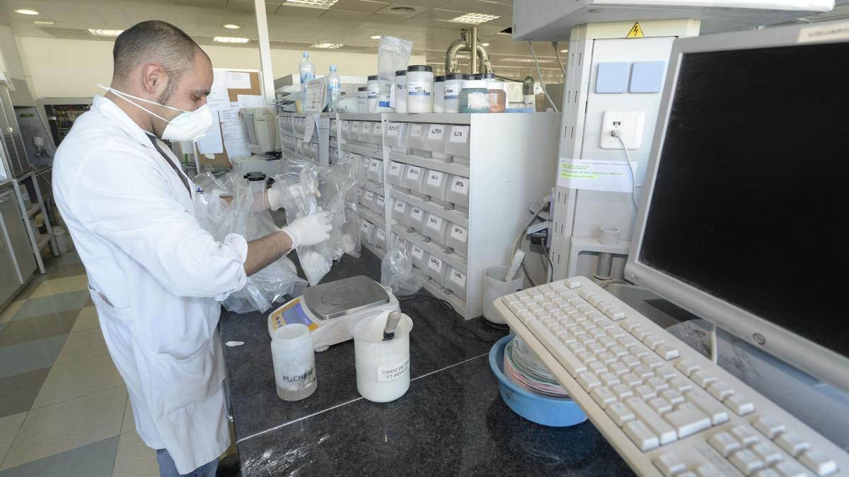 Imagen de archivo de una empresa de esmaltes de la provincia de Castellón.