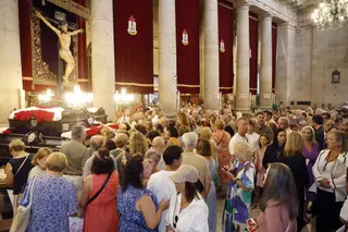 La salida del Santísimo Cristo de la Victoria para su procesión, en directo