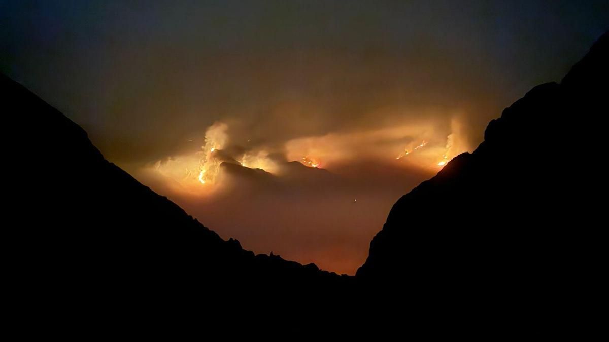 El fuego devora los Picos de Europa