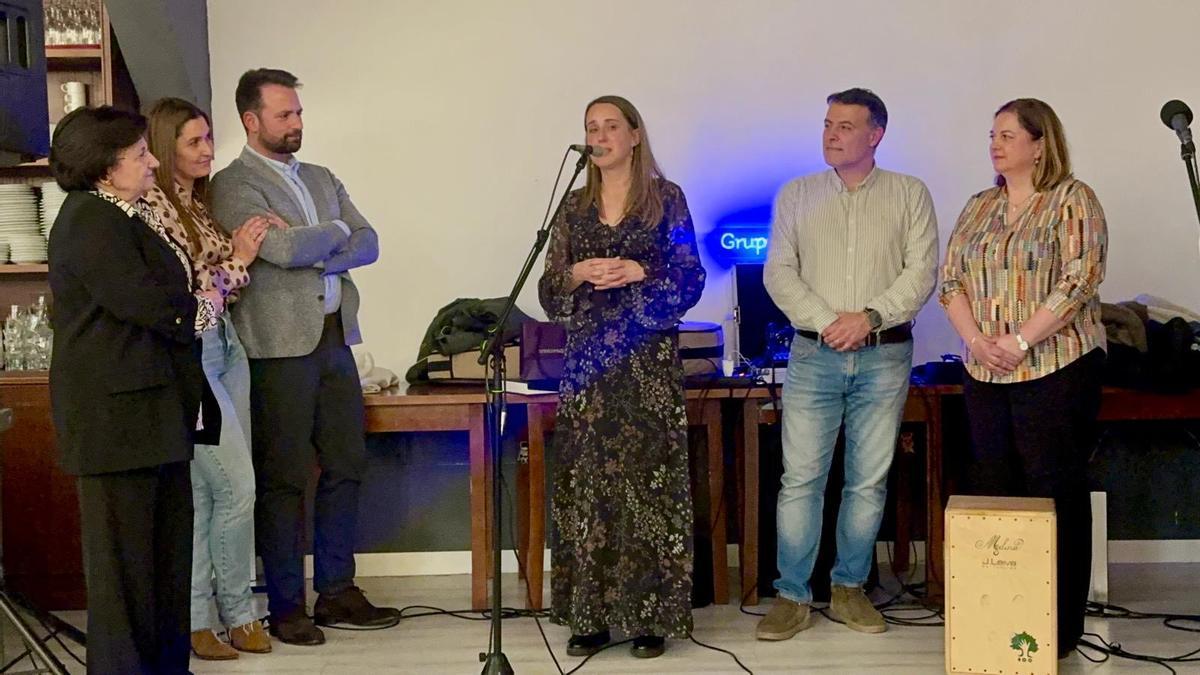 Por la izquierda, Mariví López, Gemma Álvarez, Álvaro Queipo, Cristina Vega, José Luis Fontaniella y Montse Fernández, durante el acto.