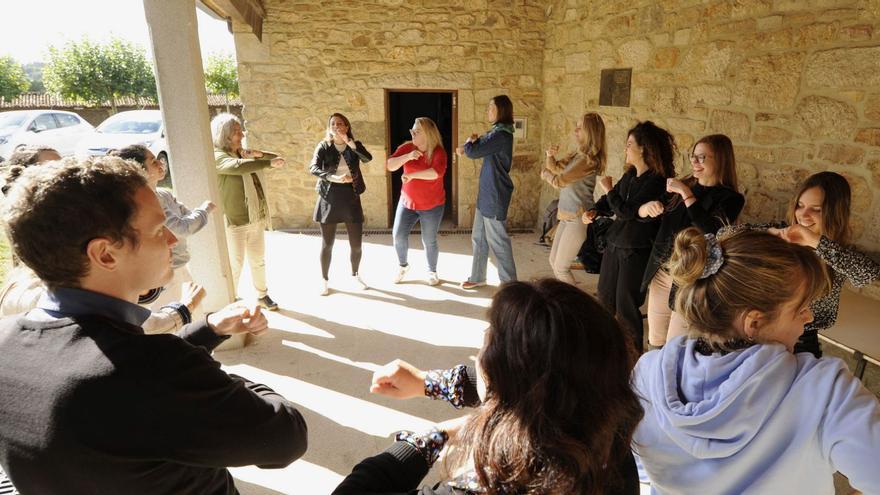 Las mujeres participantes en el programa ayer, en el recinto de A Saleta. |   // BERNABÉ/JAVIER LALÍN