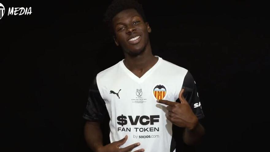 Así será la camiseta conmemorativa del Valencia para la final