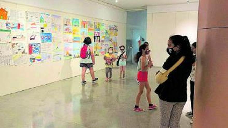 Exposició dels dibuixos del concurs de dibuix infantil de l’AV Plaça Catalunya i Pla Comunitari de la FAVM | ARXIU PARTICULAR