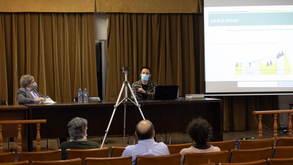 Asistentes a la primera jornada del curso de la UNED sobre espacios naturales.